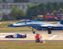 МАКС-2015: Истребитель МиГ-29 против болида «Формулы»