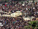 Дворец президента Египта окружили танки