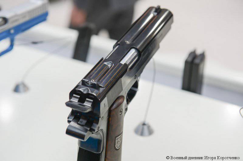 Двуствольный самозарядный пистолет AF-2011-A1
