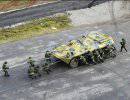 Военная хитрость свидомых единоукраинцев: Офицеры украинской армии заставили пехоту толкать БТРы
