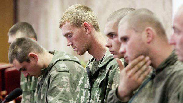Российские десантники, задержанные на Украине, вернулись на родину