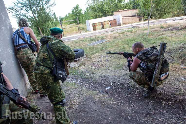 Отряд Мотороллы ведет бой с батальонами "Азов" и "Донбас" за Иловайск