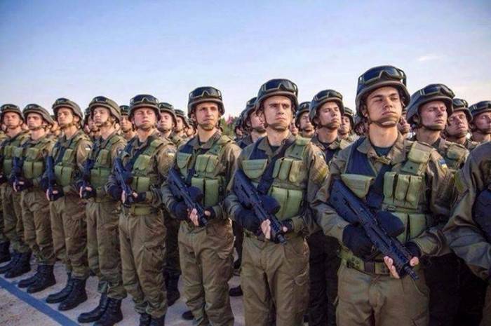 Украинскую армию начали вооружать израильскими штурмовыми винтовками TAR-21