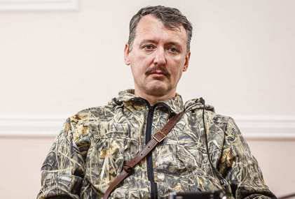 Стрелков предложил Захарченко снять Георгиевский крест и обвинил его в «личном обогащении»