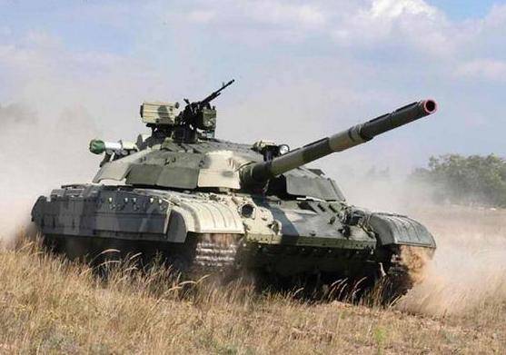 Развязка близка: Хунта перебросила в аэропорт Донецка десятки единиц бронетехники