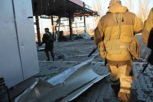 Вторые сутки подряд украинские войска штурмуют донецкий аэропорт