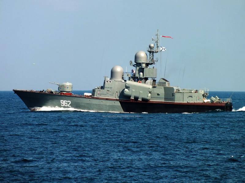 Ракетному катеру Черноморского флота присвоено почетное имя