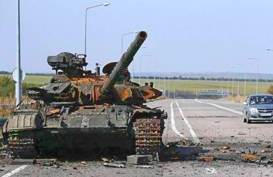 У аэропорта уничтожено 2 БТРа 95-й бригады ВСУ, идут бои у Бахмутки