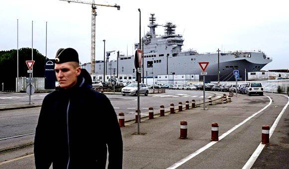 Российские моряки с «Мистраля» в полном составе покинули Францию