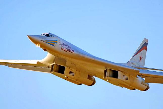 Дальняя авиация ВВС РФ получит еще шесть Ту-160 в 2015 году