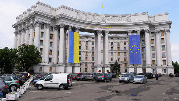 Киев вынужденно предложил прекратить огонь и подписать график для Минских решений