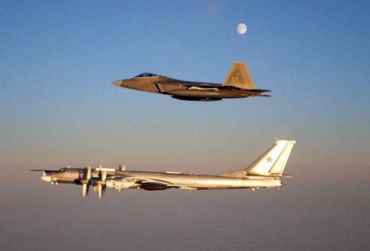 Самолеты НАТО окружили российский ракетоносец