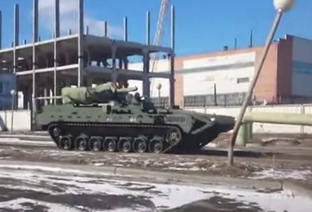 В сети появилось видео тяжелой БМП Т-15 на базе "Арматы"