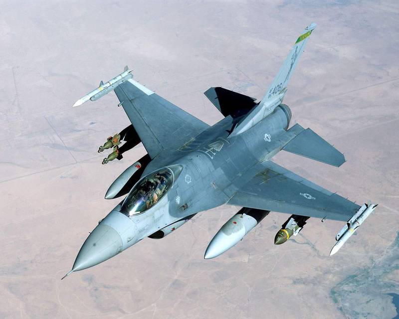 В Йемене сбит истребитель F-16 международной коалиции
