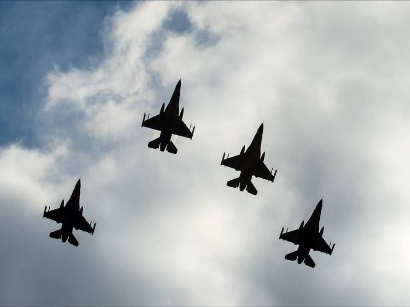 Обама велел передать Египту истребители F-16, танки Abrams и ракеты Harpoon