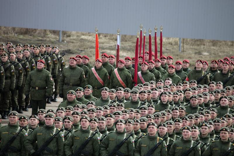 Половина российской армии стала контрактной