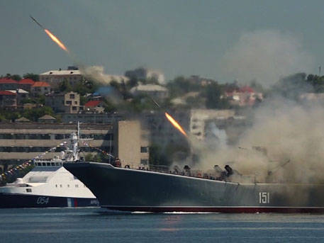 Чем гордится российский флот: кадры парада в Севастополе