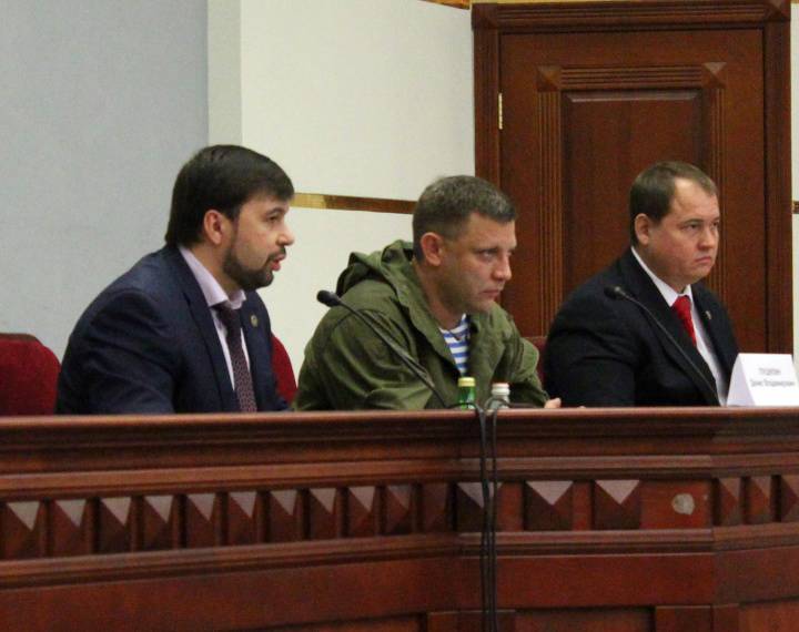 Захарченко заявил, что линия фронта на сегодняшний момент натянута, как тетива