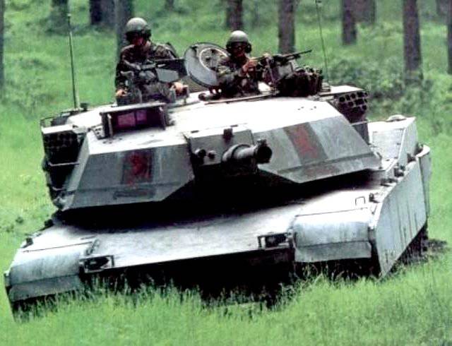 Американские танки в Европе начали срочно перекрашивать в зеленый