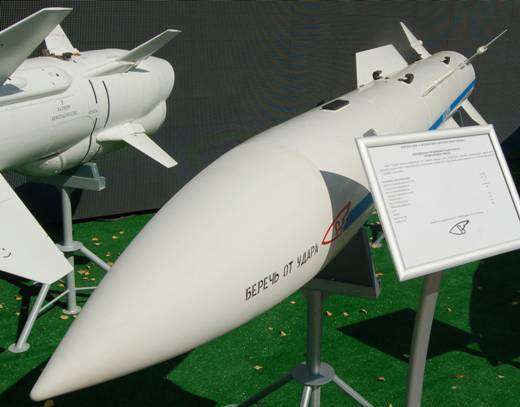 Новейшая российская авиационная ракета способна сбивать F-16 на дальности в 200 км