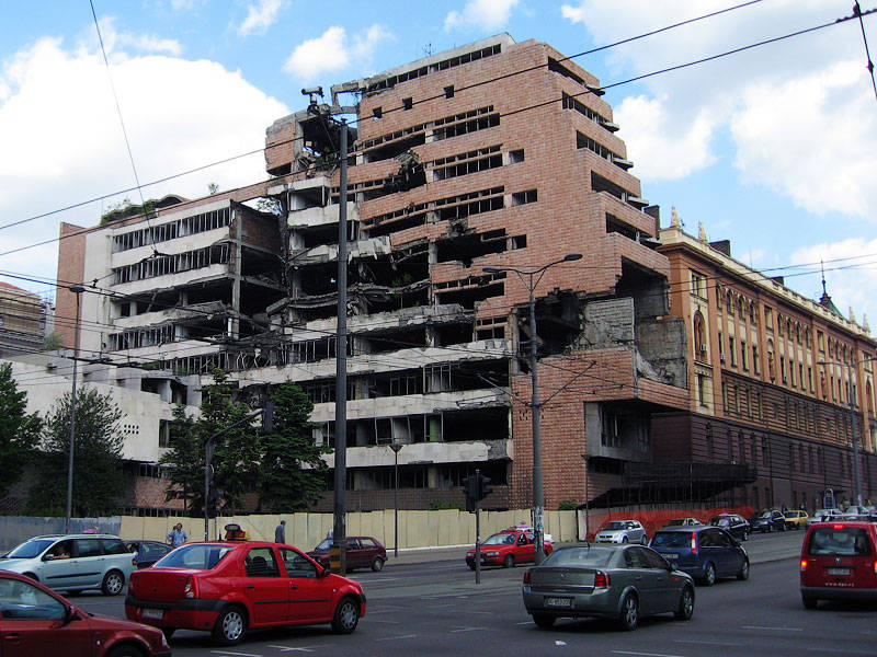 Разбомбленное самолетами НАТО здание генштаба армии Югославии будет восстановлено