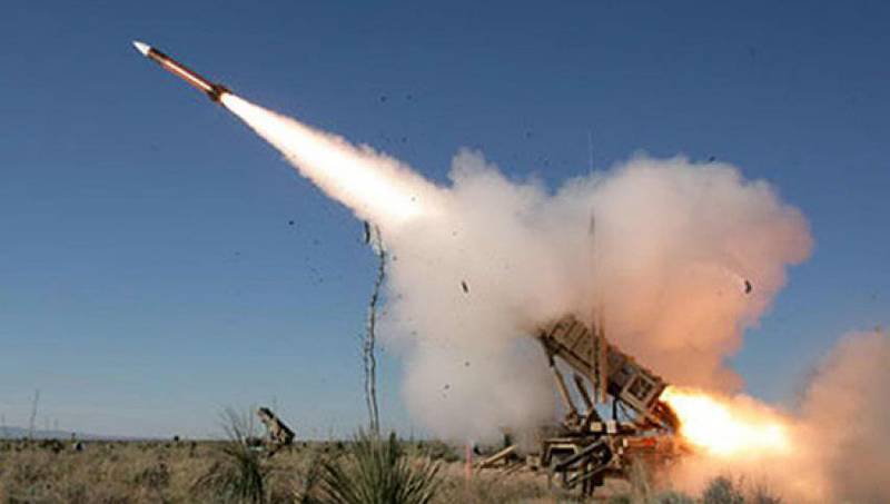 Баллистическая ракета йеменских повстанцев попала в военную базу саудитов