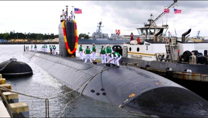 Американская подводная лодка USS Tucson прибыла в Субик-Бэй