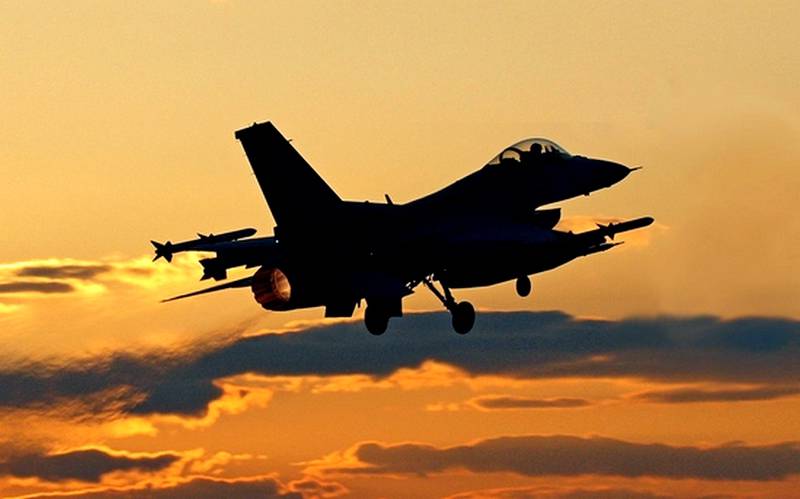 Саудовский F-16 сбит в Йемене во время посадки