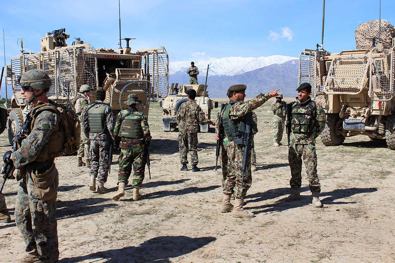 Нападение террориста-смертника в Афганистане, погибли 5 военных