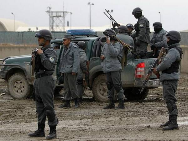 Движение «Талибан» напало на аэропорт и базу США