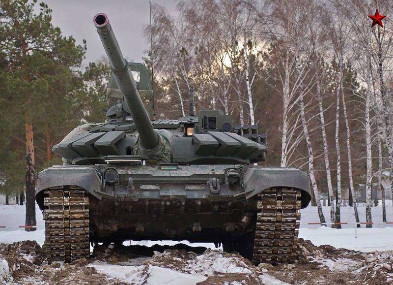 «Фланговую стрельбу»  на дистанции от 900 до 2 200 метров отрабатывают экипажи Т-72Б3 на западе России