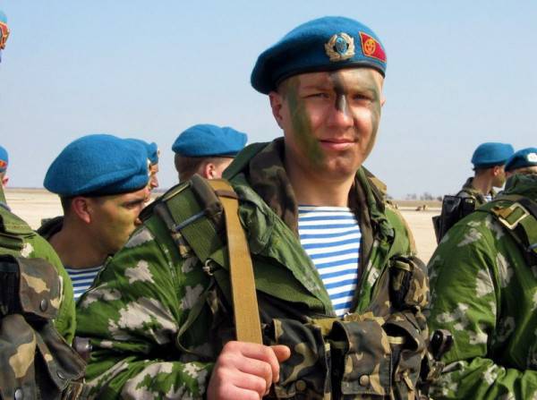 Украинские десантники никогда не прыгали с парашютом  и не держали автомат