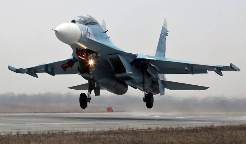 Су-27 истребительной авиации «перехватили» самолет-нарушитель в небе над Крымом