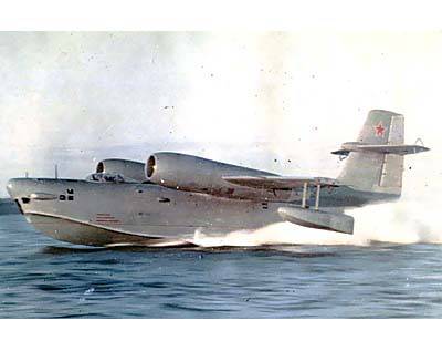 Первая в мире двухмоторная реактивная летающая лодка Р-1