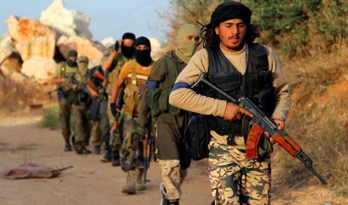 Боевики ИГ продолжают массовое отступление в Сирии