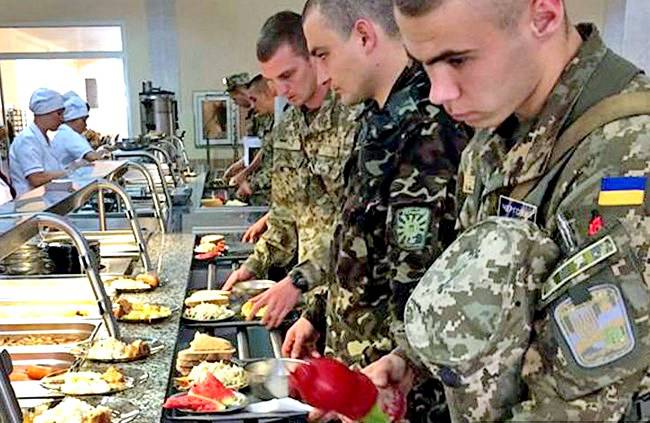 К черту сало! Украинские военные попробовали американские пайки