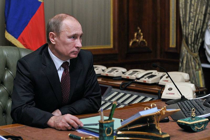 Владимир Путин сокращает военные расходы