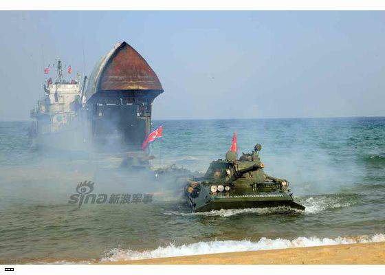 В КНДР продемонстрировали самый секретный плавающий танк в мире