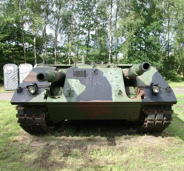Опытный немецкий двухпушечный танк VT1
