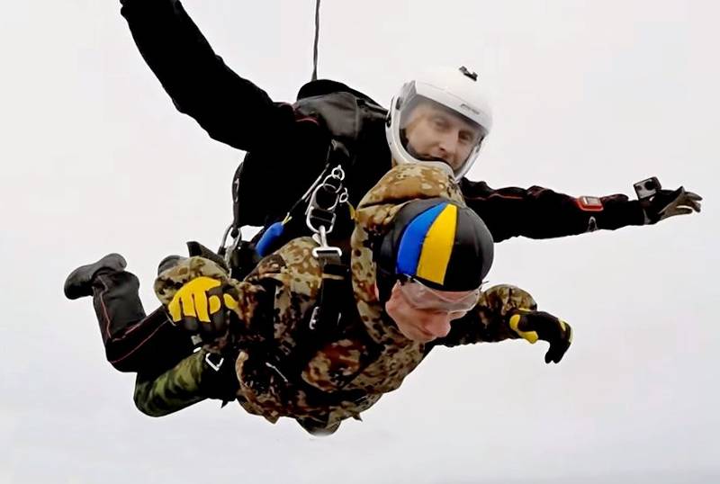 91-летний ветеран ВОВ прыгнул с парашютом ко Дню Победы