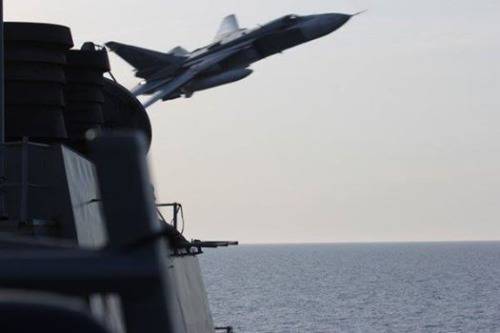 Российские военные объяснили зачем пугали американский эсминец