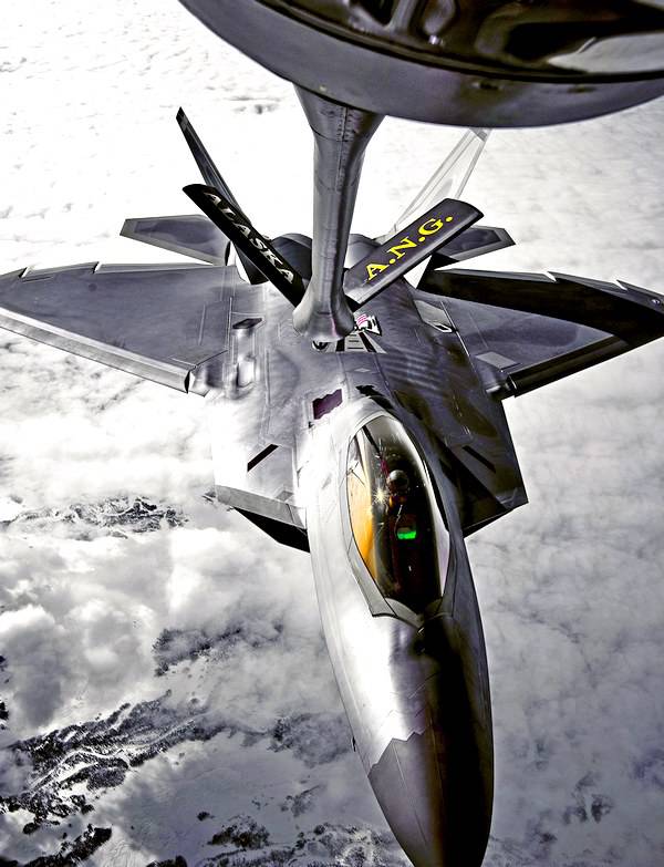 США разместили истребители F-22 на берегу Черного моря