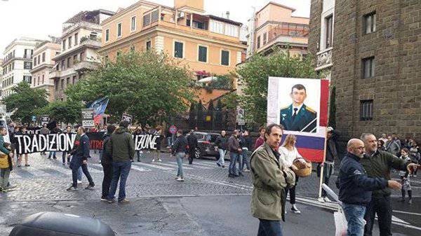 Римляне почтили память погибшего в Сирии русского офицера на митинге