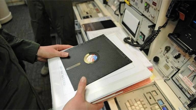 Пентагон доверяет ядерную безопасность устаревшим дискетам