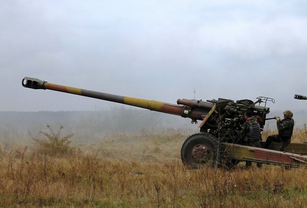 Уникальные кадры: артиллеристы ведут шквальный огонь из гаубиц «Мста»