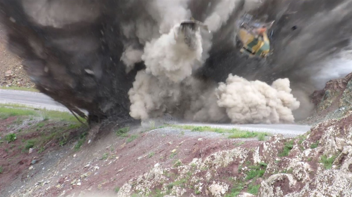Уникальное видео подрыва турецкого броневика курдами попало в сеть