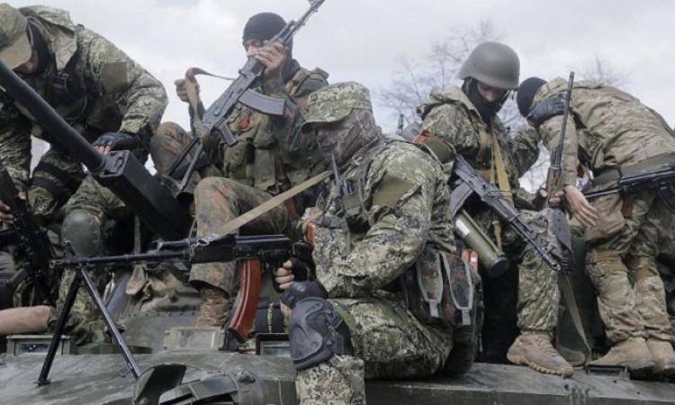 Украинские силовики обстреляли северный пригород Донецка и Докучаевск