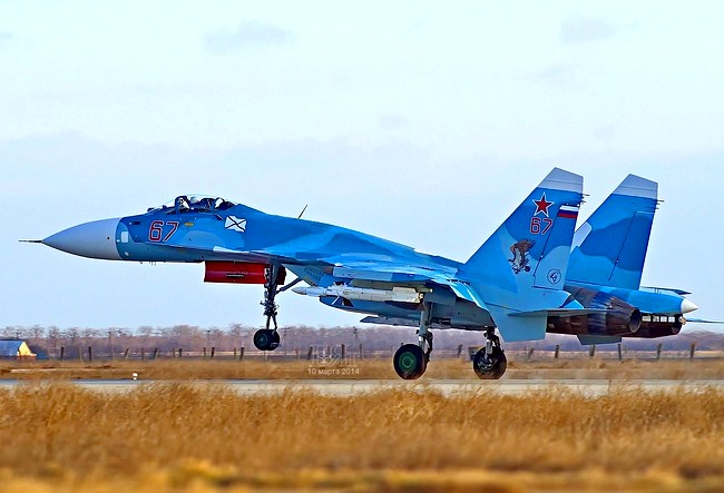 Истребитель Су-27 совершил аварийную посадку в Липецке