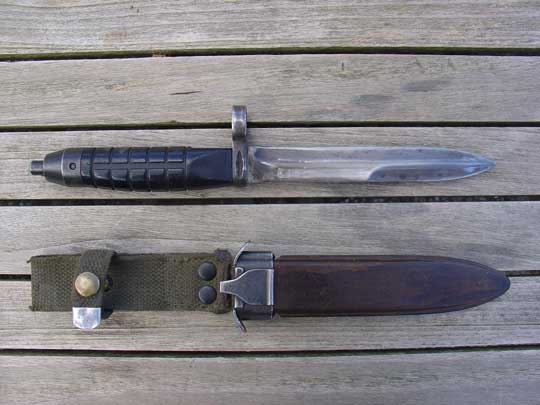 Штык-нож к шведской штурмовой винтовке АК-4