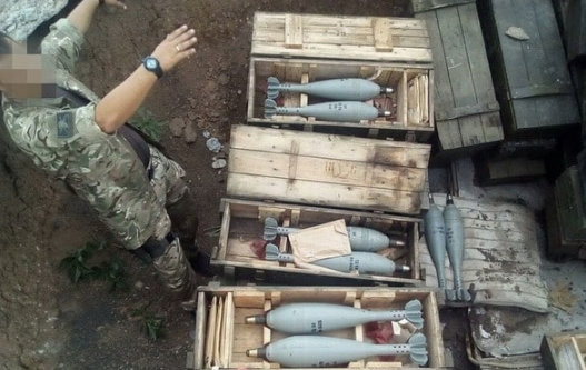 Контрабандисты в погонах: Украина попалась на незаконной торговле оружием